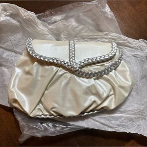 *NEW WITHOUT TAGS* Cortazar Redken 5th Avenue NYC PEARL IVORY SILVER Bag Purse